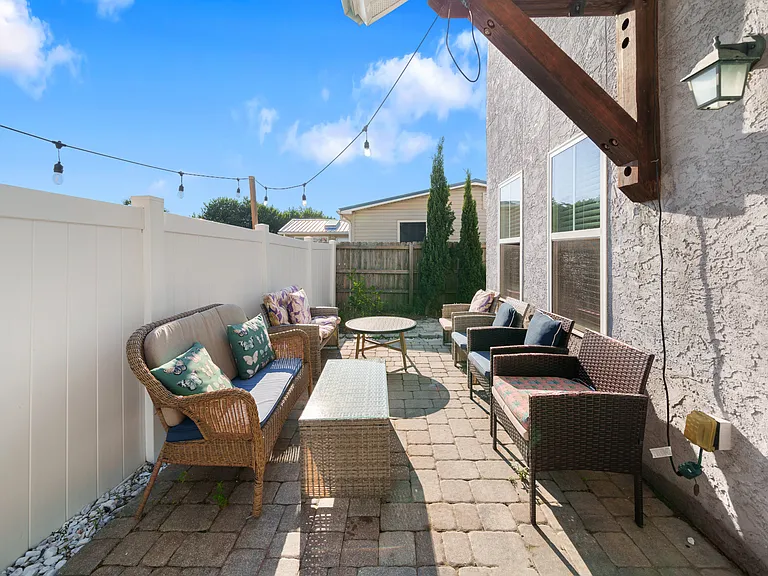 6104 Beach Dr — Photo 9
