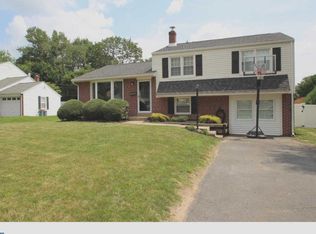 22 Weathervane Rd, Aston, PA 19014