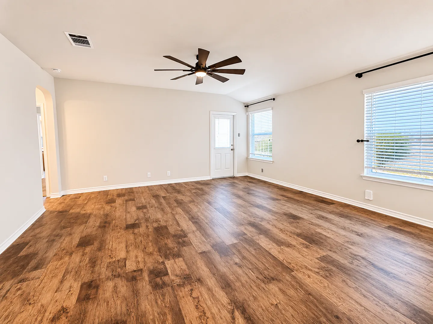 6711 Hoffman Plain, San Antonio, TX 78252 | Home for Rent — Photo 3