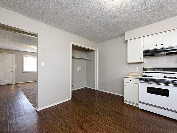 3rd image of 1935 Stone St #201