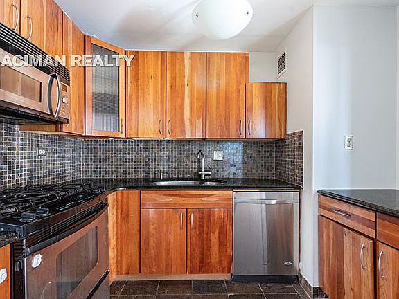 3rd image of 301 W 110th St APT 16H