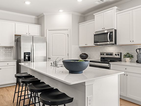 4th image of 3570 Matthew Ct