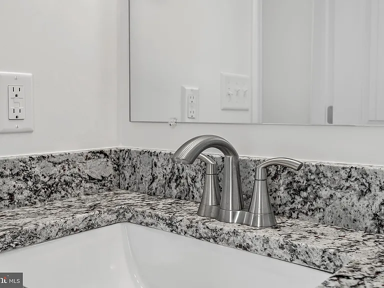 26 Laurel Way — Photo 12