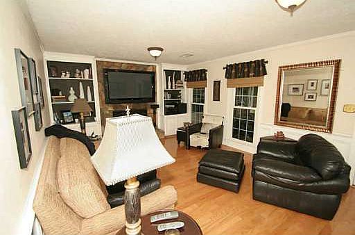 5th image of 2585 Chimney Springs Dr