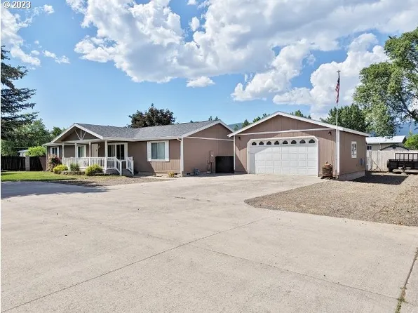 2712 N Greenwood St, La Grande, OR 97850