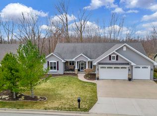 1368 Whispering Pines Ln, Neenah, WI 54956