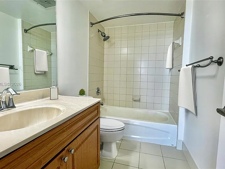 900 8th St #1501 — Photo 11