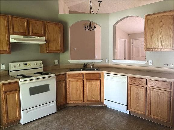 3rd image of 426 Deanna Cir