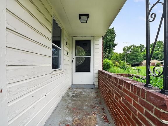5th image of 3814 Windcrest Rd