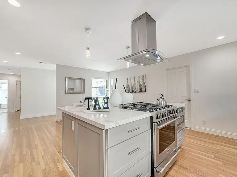 661 W Remington Dr — Photo 3