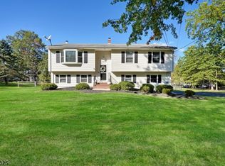 821 Roosevelt St, Bridgewater, NJ 08807