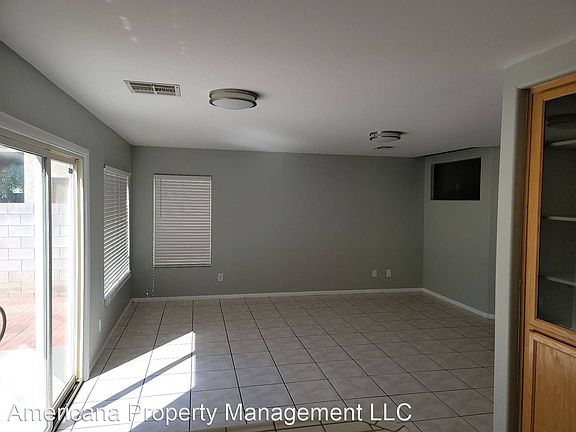 5th image of 689 Persian Violet Ave