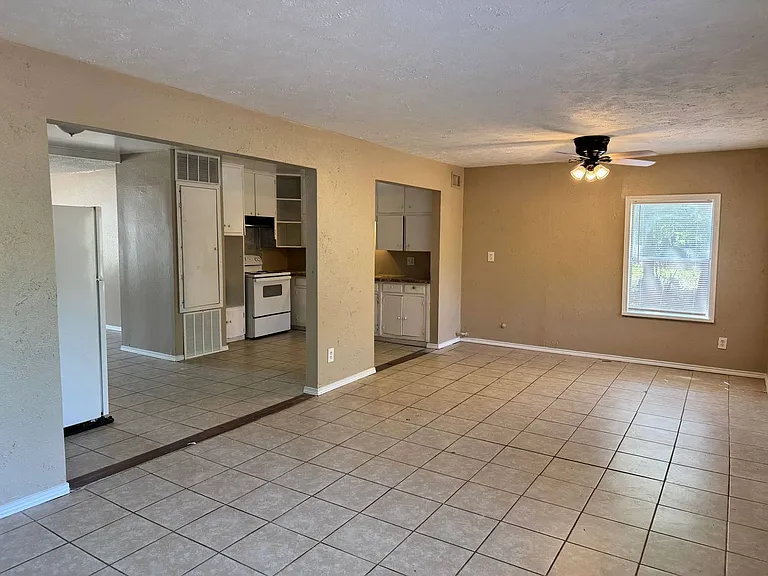 1502 Parkdale Dr — Photo 7