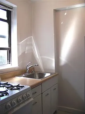 Rented by Douglas Elliman | media 22