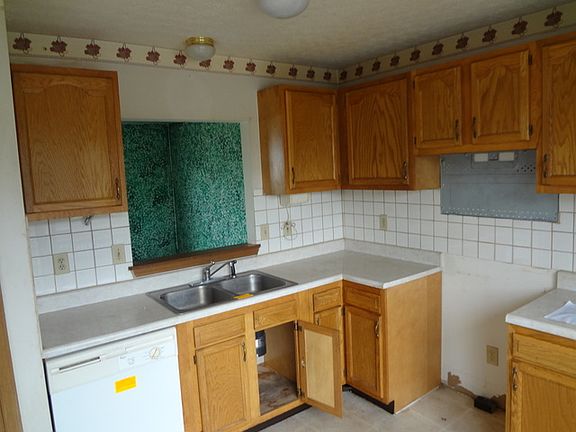 4th image of 6432 Antoinette Ct