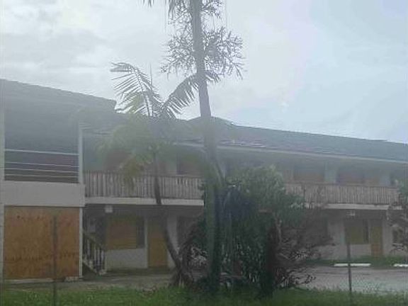 3rd image of 3990 Woodside Dr APT 13