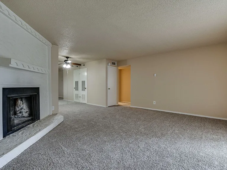 6060 Nw Expy #C — Photo 6