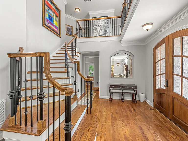 405 Pondview Ct — Photo 2