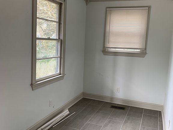 4th image of 1514 E 32nd St
