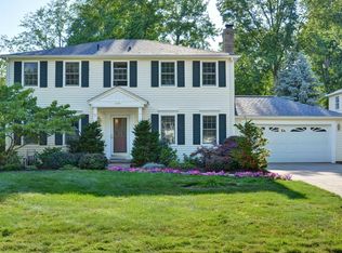 598 Lindford Dr, Bay Village, OH 44140