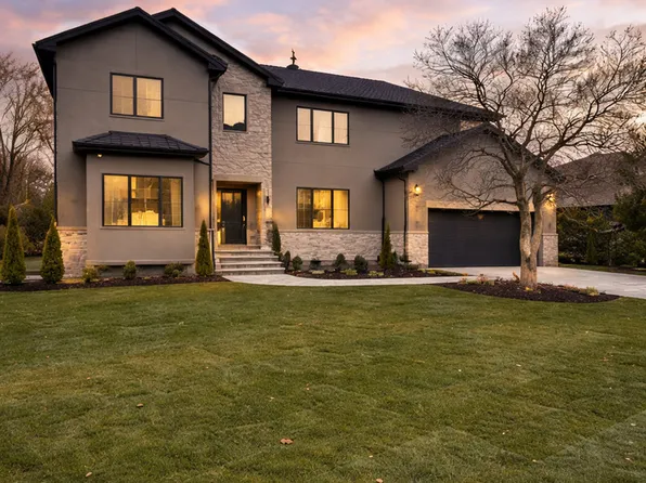 1744 Walnut Cir, Northbrook, IL 60062