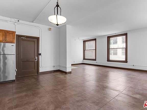 5th image of 215 W 7th St APT 602