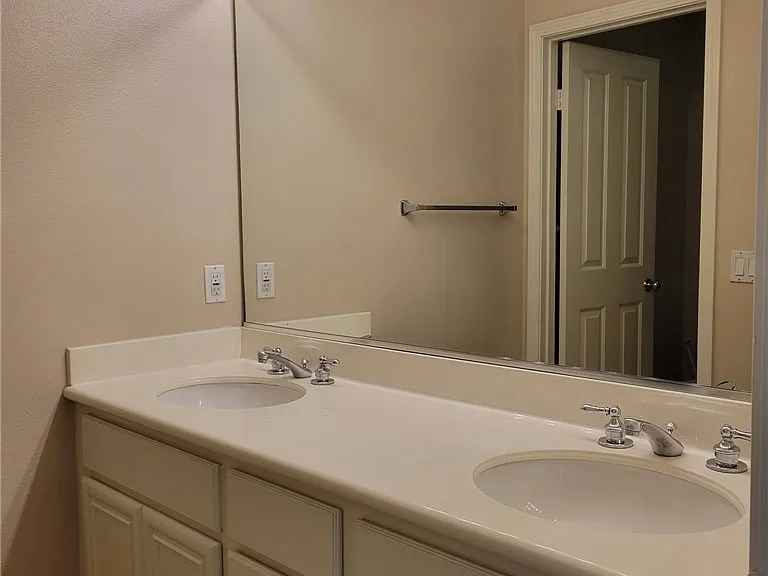 10 Del Ventura — Photo 11
