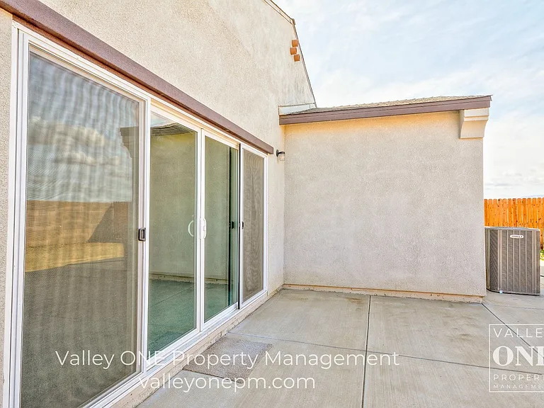 933 Tipton Ln — Photo 26