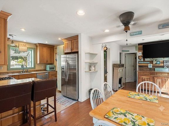 5th image of 23 Dewey Place