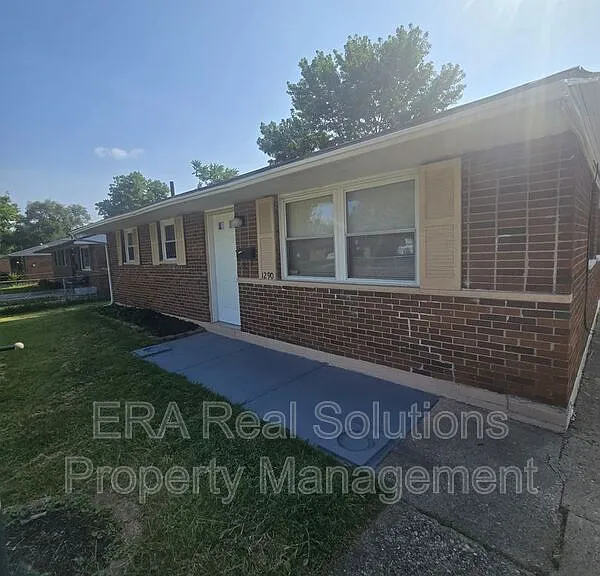 1290 Beechwood Rd — Photo 8