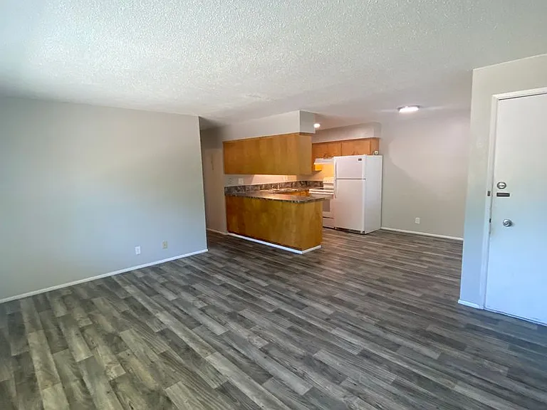 401 S Holly St — Photo 41