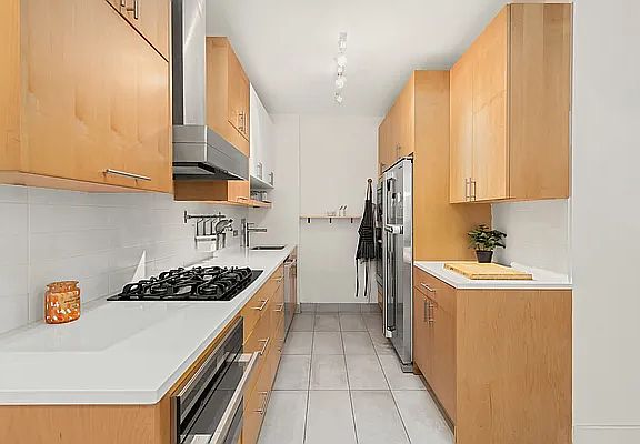 4th image of 99 John St APT 1109
