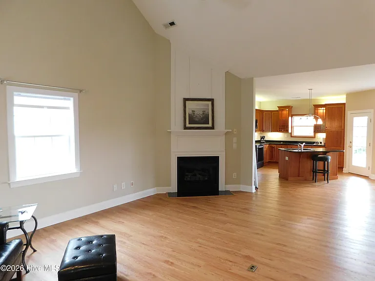 107 Beacon St — Photo 5