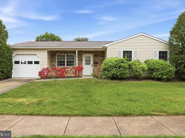 5661 Crabapple Dr, Frederick, MD 21703