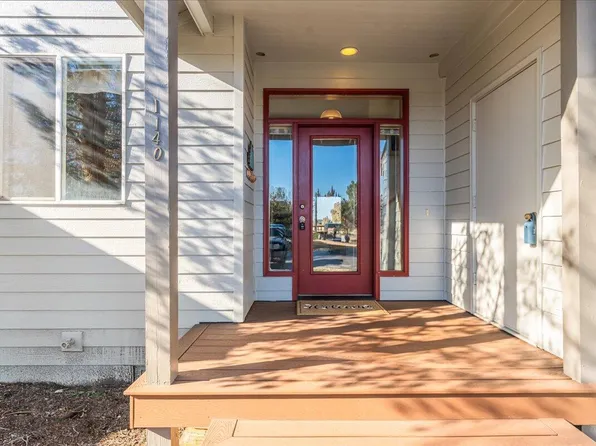 1140 Golden Pheasant Dr, Redmond, OR 97756