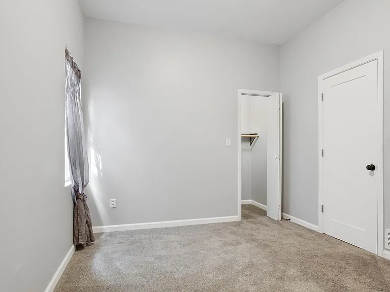 2032 Jefferson St — Photo 12