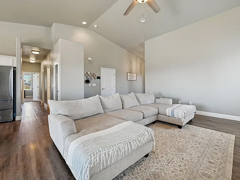 1140 E Dove Creek Dr — Photo 7