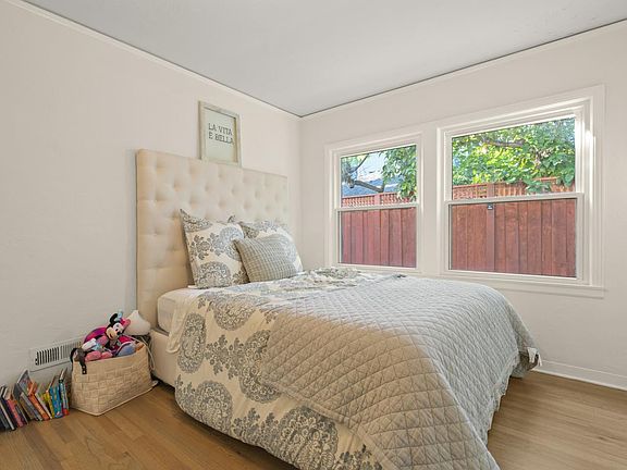 4th image of 1549 Hicks Ave