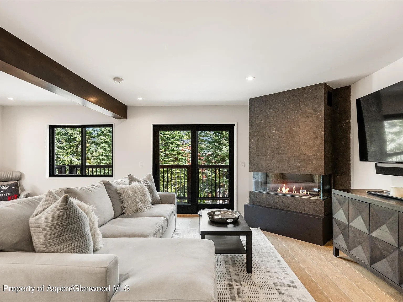 4 bed, 3.5 bath, 1957 sqft, $60,000 — Photo 2