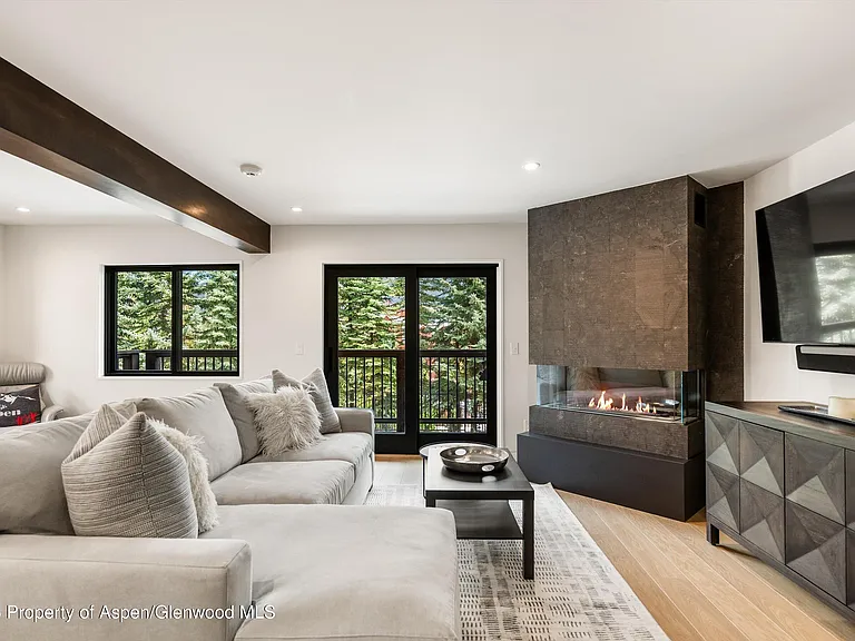 650 S Monarch St #7 — Photo 2