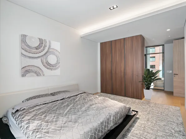 522 West 29th Street image 9 of 20