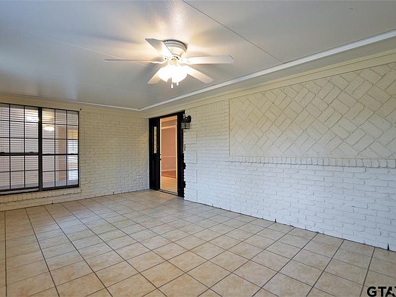 5th image of 704 Oxford Dr