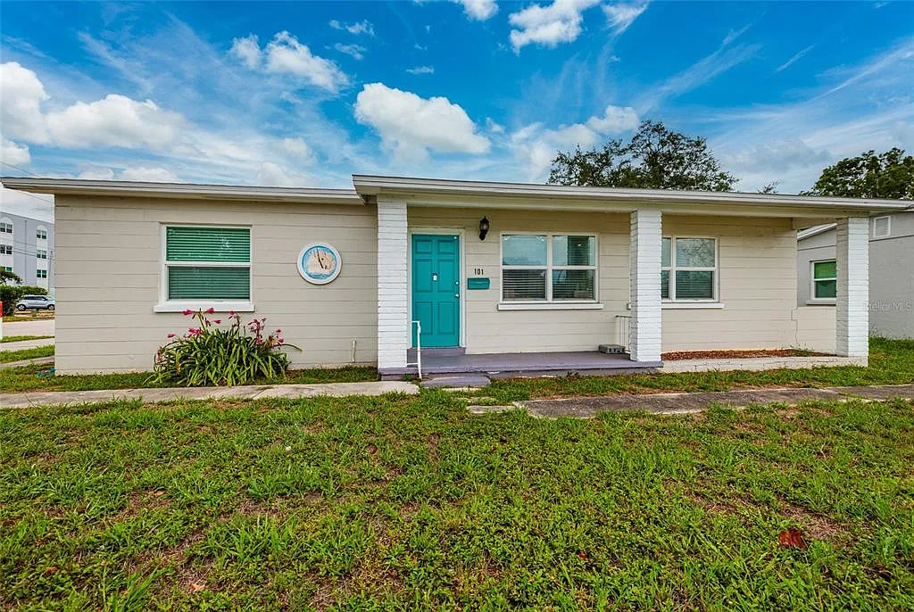 3 bed, 1.0 bath, 1075 sqft, $2,500 — Photo 1