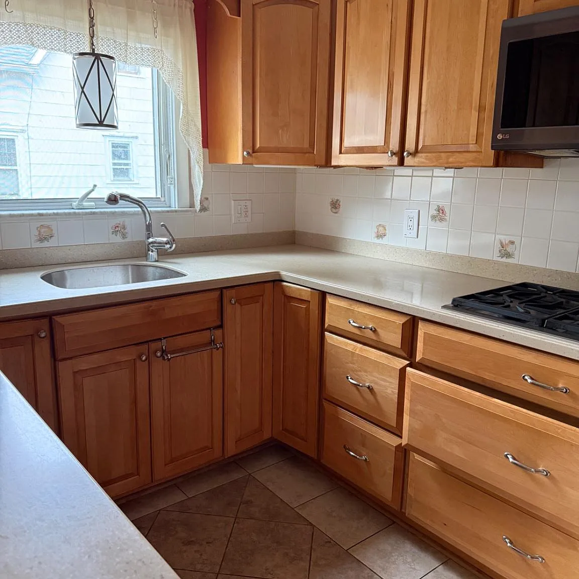 2 bed, 1.0 bath, 1000 sqft, $2,300 — Photo 2