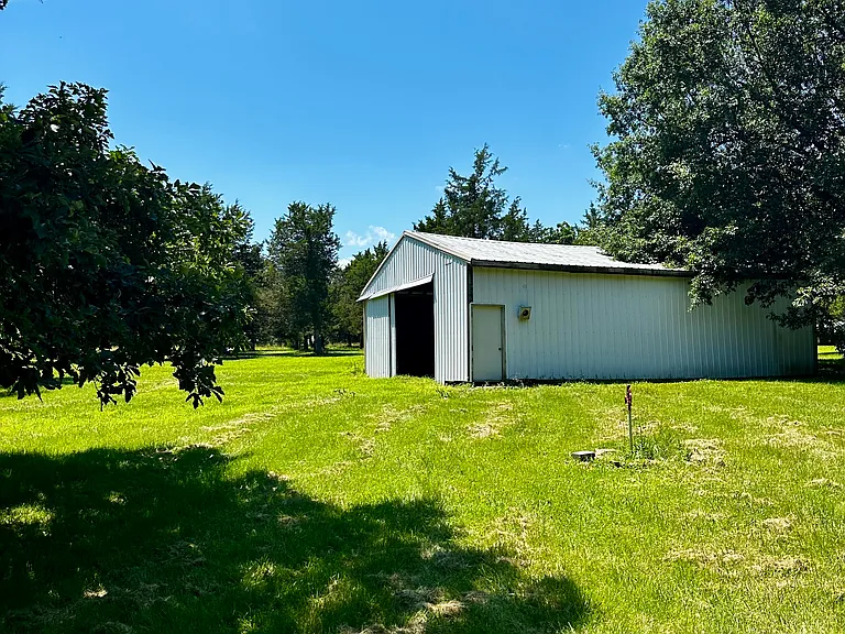 8100 E Mount Hope Rd — Photo 25
