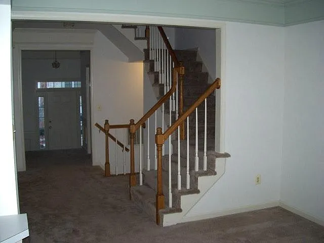 Hallway - 2108 Dumfries Ter