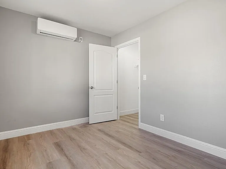 2116 Report Ave — Photo 4