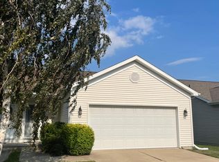 8 Oak Park Rd, Bloomington, IL 61701