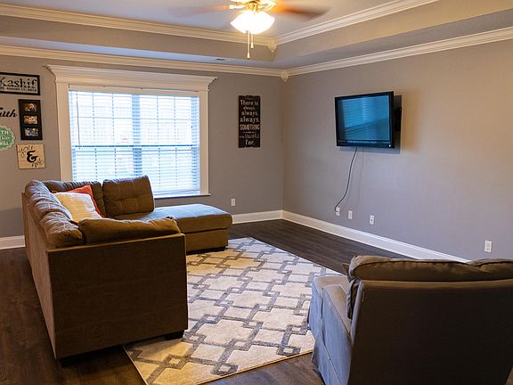 4th image of 1128 Cherbourg Dr
