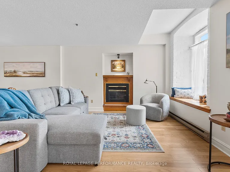 1 Rosamond St E #106 — Photo 5